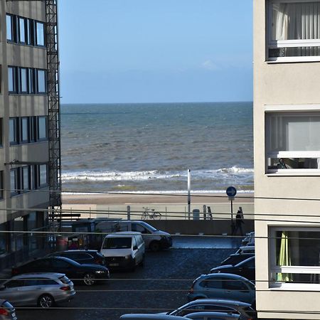 Lichtrijk 2-Slaapkamerappartement Met Zeezicht En Gratis Parking Oostende Bagian luar foto