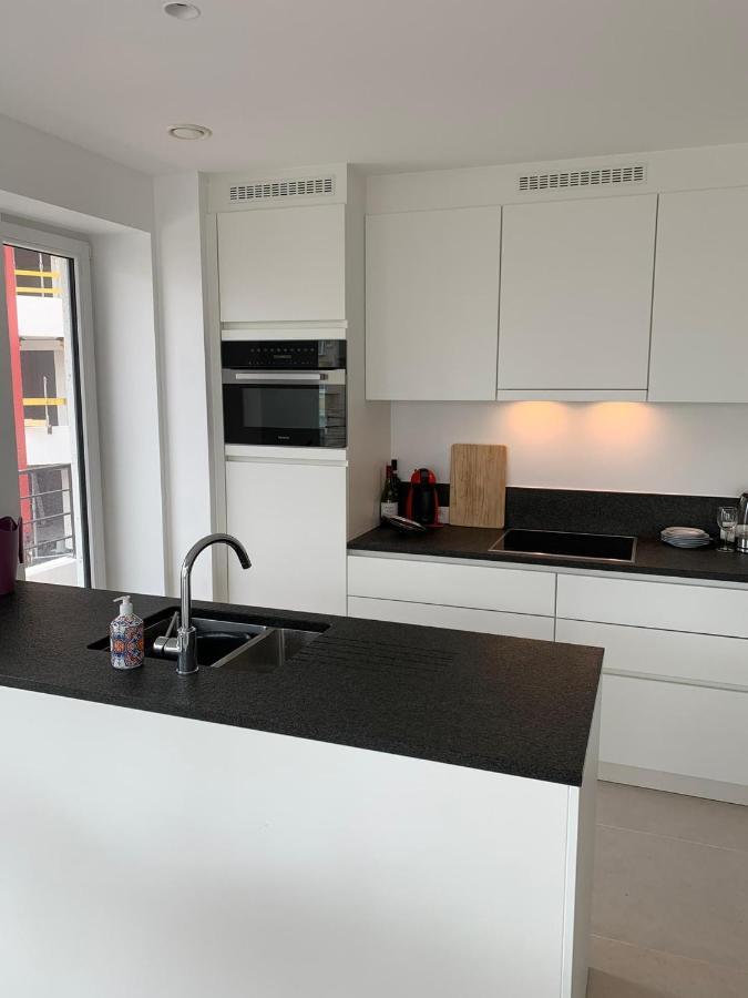 Lichtrijk 2-Slaapkamerappartement Met Zeezicht En Gratis Parking Oostende Bagian luar foto