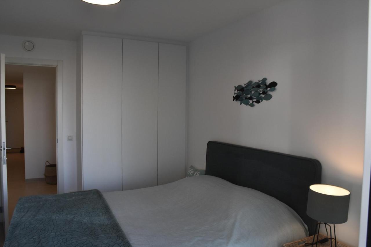 Lichtrijk 2-Slaapkamerappartement Met Zeezicht En Gratis Parking Oostende Bagian luar foto