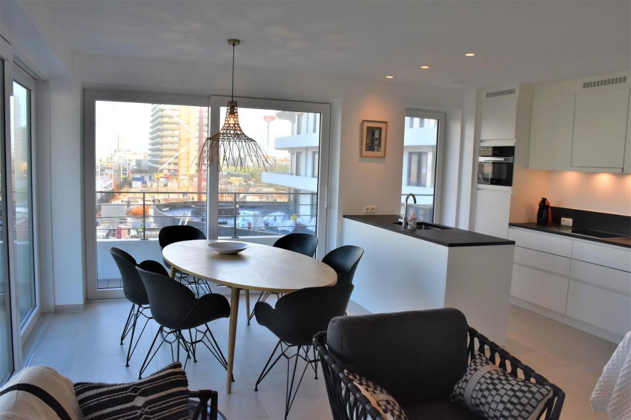 Lichtrijk 2-Slaapkamerappartement Met Zeezicht En Gratis Parking Oostende Bagian luar foto