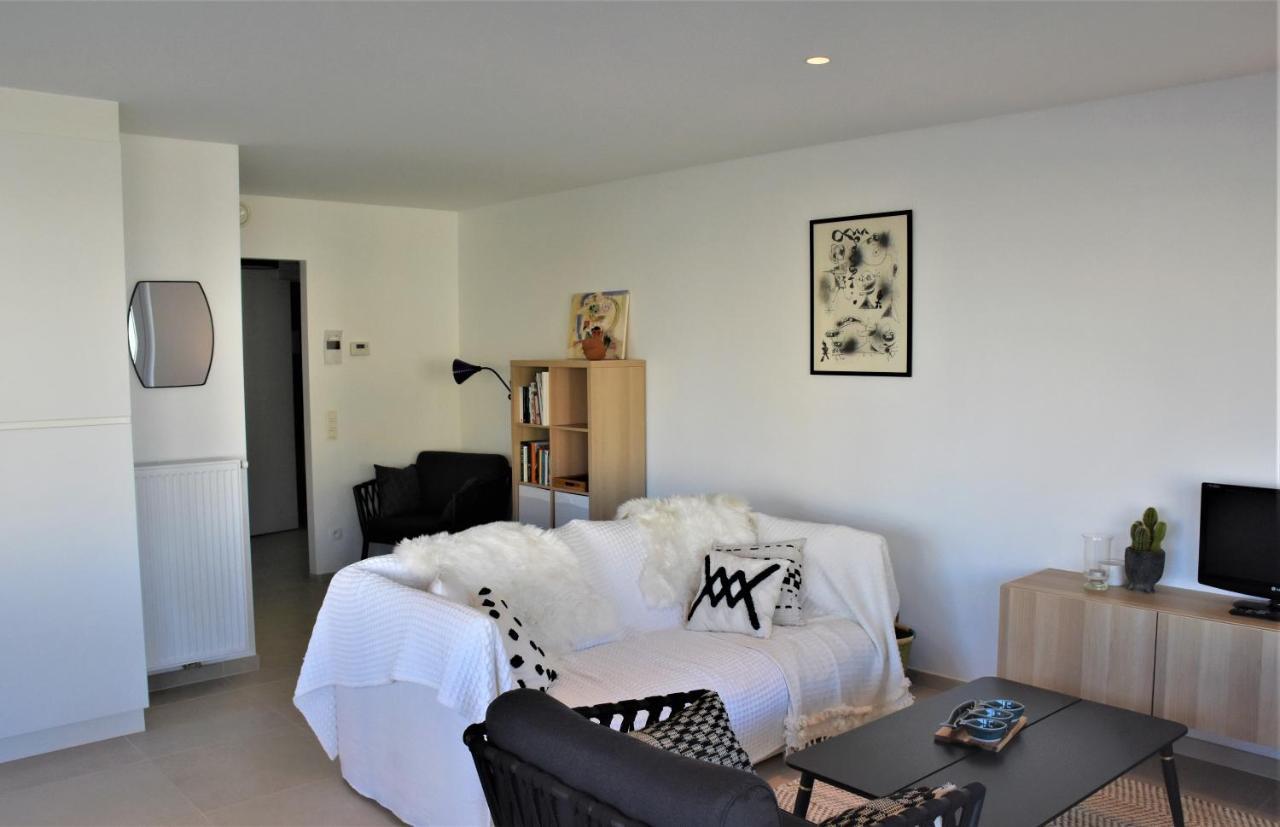 Lichtrijk 2-Slaapkamerappartement Met Zeezicht En Gratis Parking Oostende Bagian luar foto