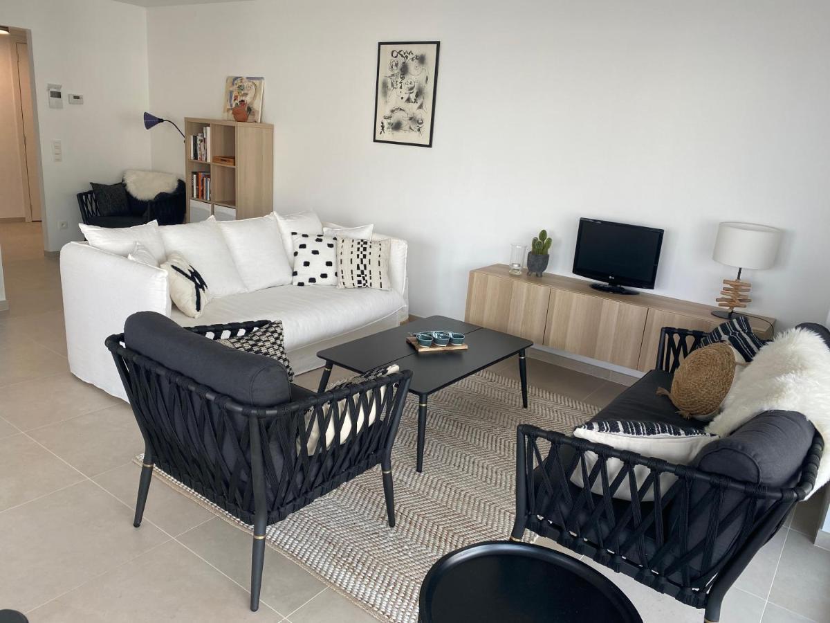 Lichtrijk 2-Slaapkamerappartement Met Zeezicht En Gratis Parking Oostende Bagian luar foto