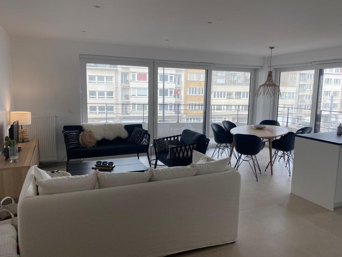 Lichtrijk 2-Slaapkamerappartement Met Zeezicht En Gratis Parking Oostende Bagian luar foto