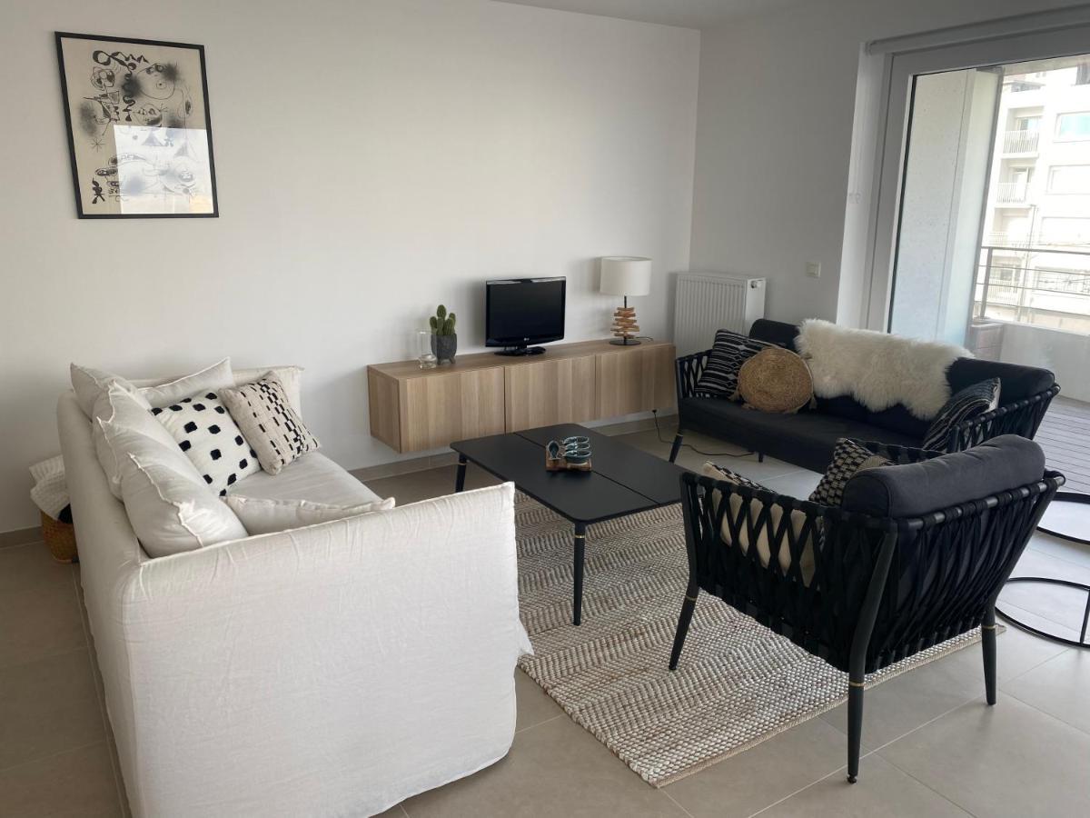 Lichtrijk 2-Slaapkamerappartement Met Zeezicht En Gratis Parking Oostende Bagian luar foto