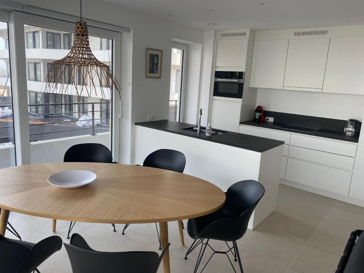 Lichtrijk 2-Slaapkamerappartement Met Zeezicht En Gratis Parking Oostende Bagian luar foto