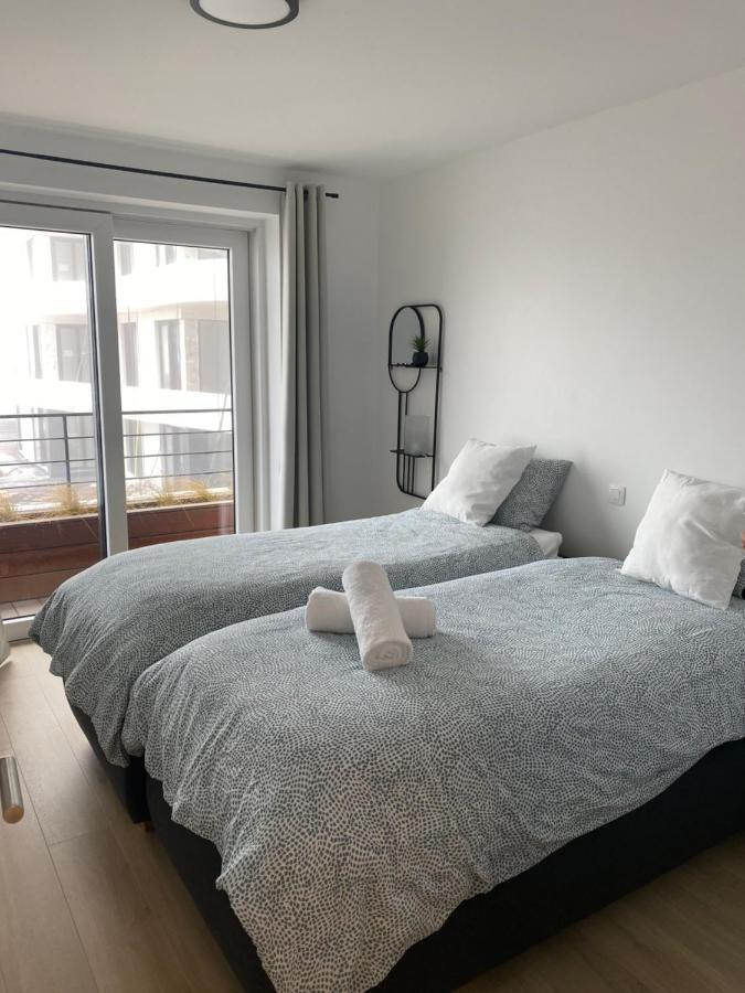 Lichtrijk 2-Slaapkamerappartement Met Zeezicht En Gratis Parking Oostende Bagian luar foto