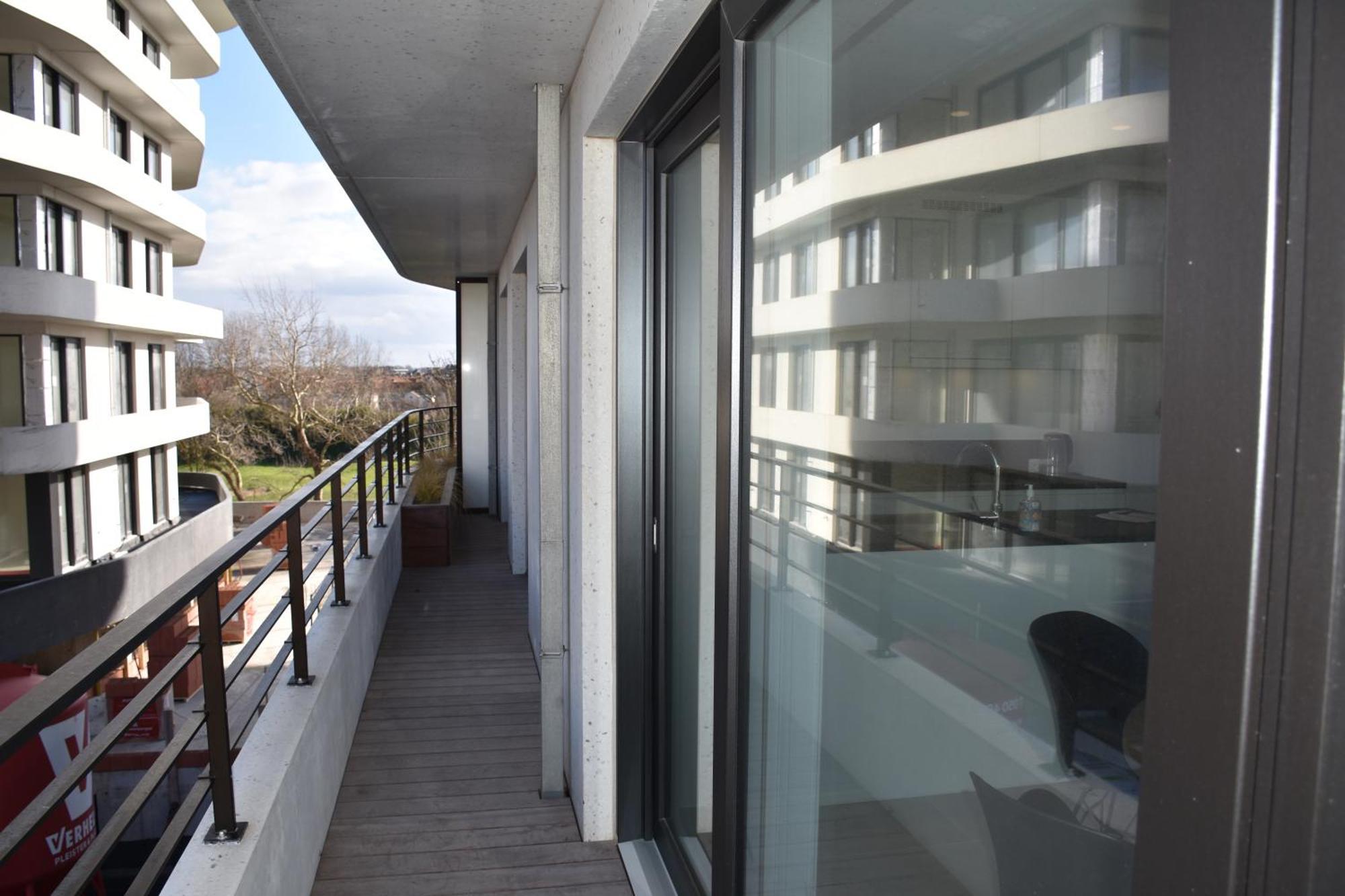 Lichtrijk 2-Slaapkamerappartement Met Zeezicht En Gratis Parking Oostende Bagian luar foto